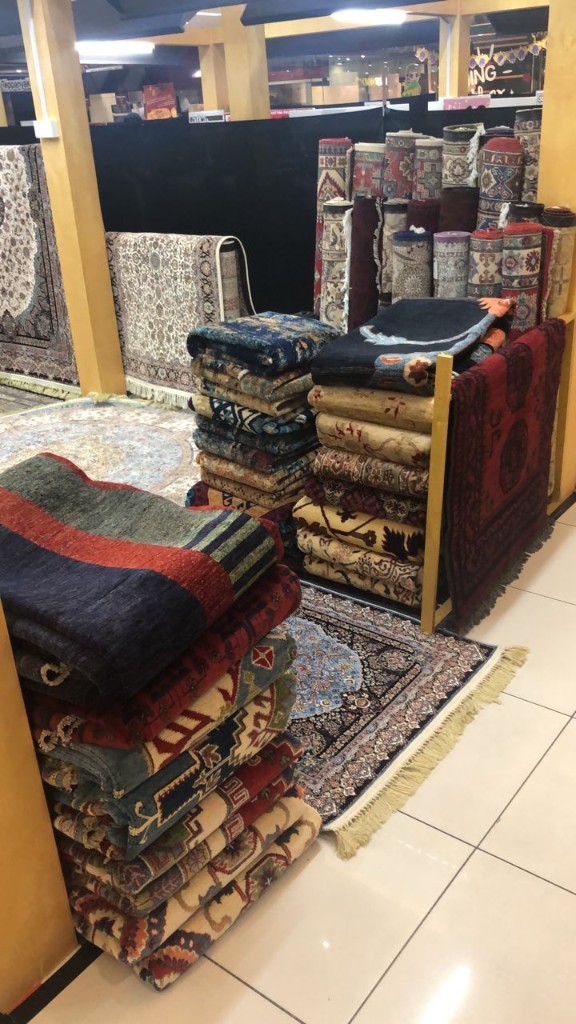 Khesti mosaic tile field carpet